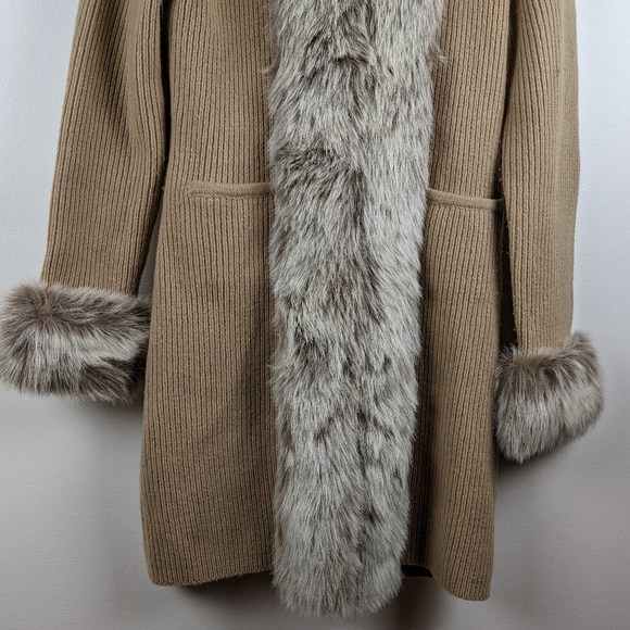 Urchin Vintage Ribbed Lambswool Faux Fur Cardigan - Picture 4 of 8